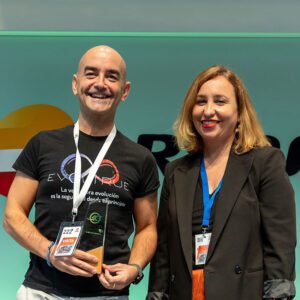 Javier López-Camacho Ganador Premio Innovación Abierta PANEL SISTEMAS -Evoltrue Gala Premios FFuturo 2023